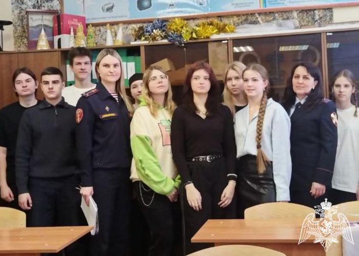 Подмосковные росгвардейцы провели патриотические занятия для школьников в преддверии своего профессионального праздника