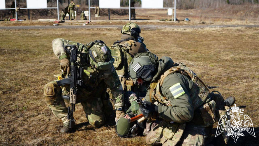 Сотрудники спецподразделений Росгвардии провели тактико-специальные занятия на подмосковном полигоне