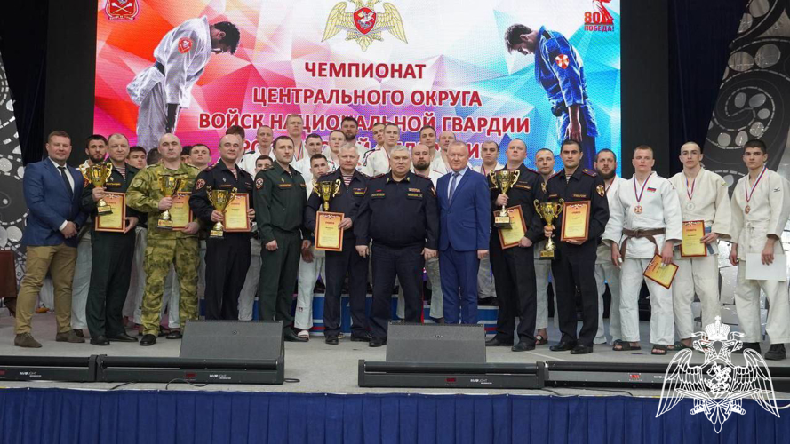 Команда подмосковного главка Росгвардии стала серебряным призером чемпионата Центрального округа по дзюдо