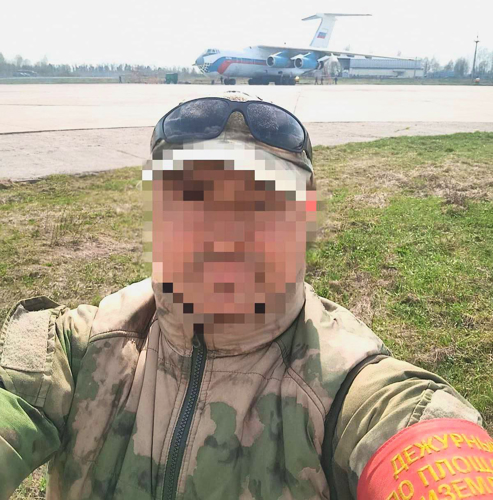 В Подмосковье офицер СОБР Росгвардии, профессионально занимающийся парашютным спортом, тренирует молодых покорителей небес