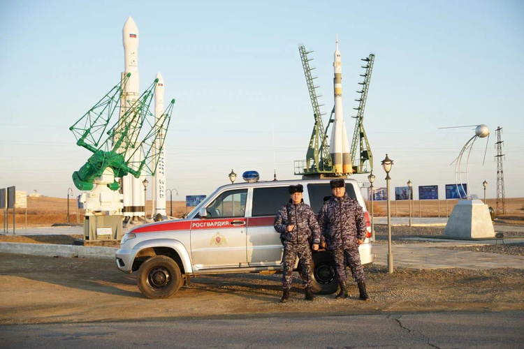 Сотрудники вневедомственной охраны Росгвардии, осуществляющие безопасность на комплексе «Байконур», отмечают 53-летие со дня образования подразделения