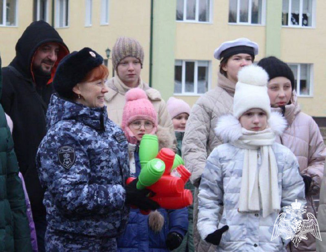 В преддверии Дня защитника Отечества подмосковные росгвардейцы провели тематические мероприятия для школьников