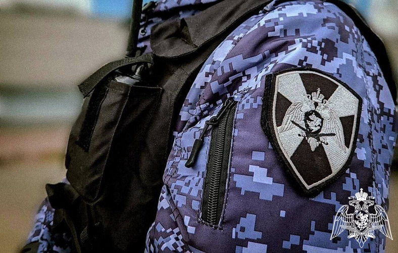 Подмосковные росгвардейцы задержали подозреваемых в незаконном проникновении на территорию охраняемого магазина с целью кражи