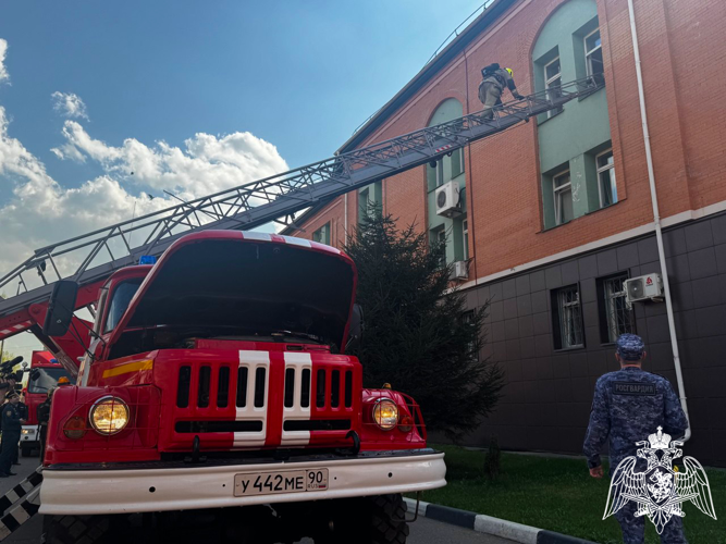 В подмосковном главке Росгвардии прошли совместные с МЧС пожарно-тактические учения