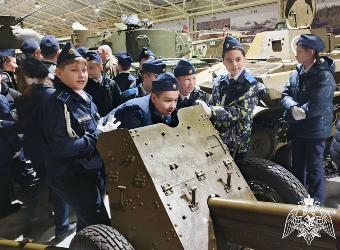 Кадеты подольского «Гвардейского класса» окунулись в эпоху военных лет, побывав на экскурсии по музею отечественной истории