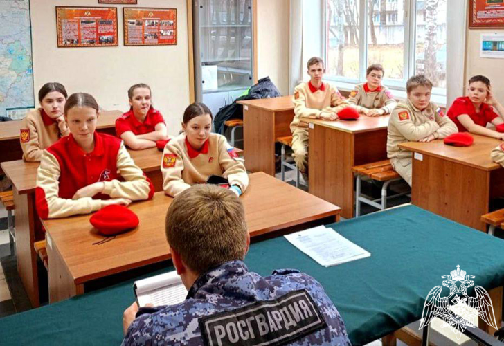Сотрудники Росгвардии провели патриотические и спортивные занятия для юных жителей Московской области 