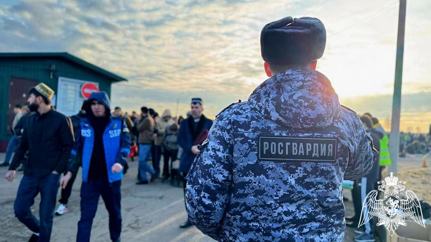 Военнослужащие и сотрудники Росгвардии обеспечили безопасность граждан во время проведения мусульманского праздника Ураза-Байрам в Подмосковье