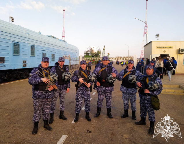 Росгвардейцы обеспечили безопасность транспортировки ракеты-носителя «Союз-2.1а» на космодроме «Байконур» (видео)