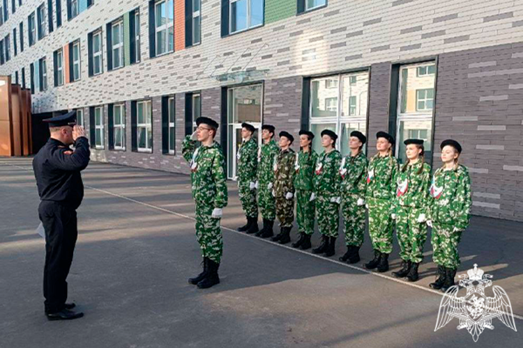 В Подмосковье сотрудники Росгвардии провели патриотические мероприятия для юных жителей региона