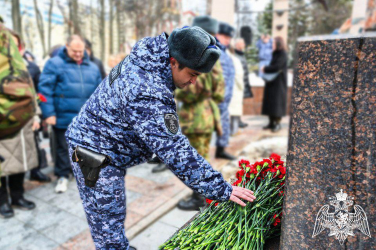 Сотрудники Росгвардии почтили память узников фашистских концлагерей в Ленинском городском округе
