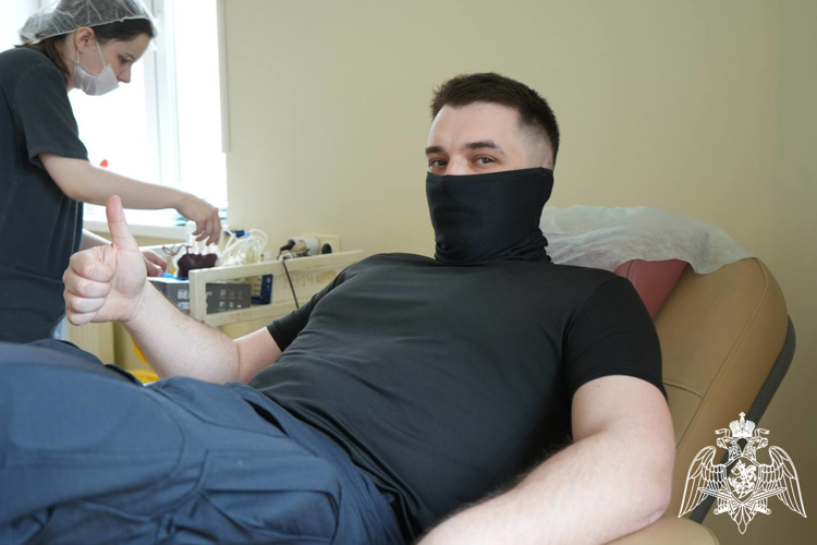 Сотрудники подмосковного главка Росгвардии приняли участие в донорской акции «От сердца к сердцу» (видео)