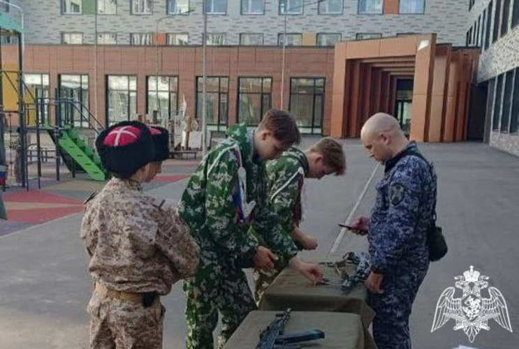 В Подмосковье сотрудники Росгвардии провели патриотические мероприятия для юных жителей региона
