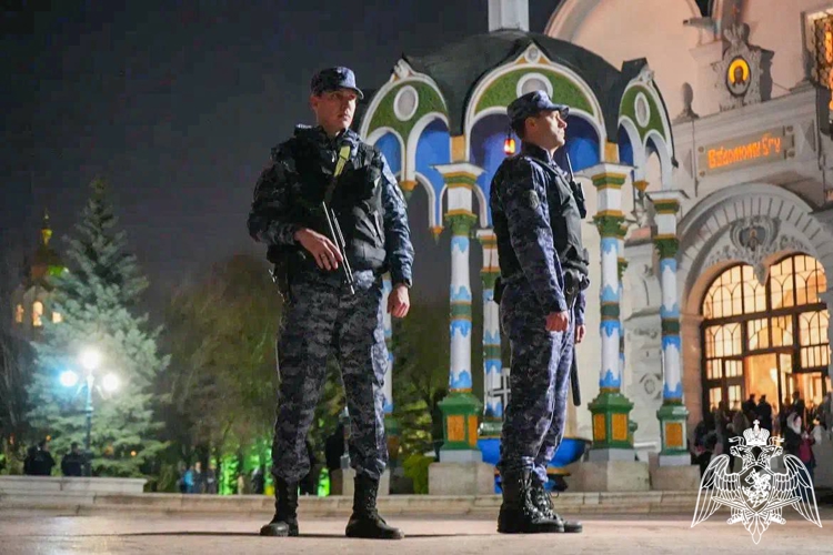 Более 2000 росгвардейцев обеспечили безопасность граждан в период празднования Светлого Христова Воскресения в Подмосковье (Видео)