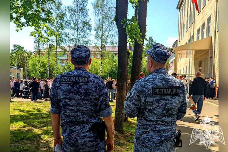 В Подмосковье сотрудники Росгвардии обеспечили безопасность выпускников на «Последних звонках»