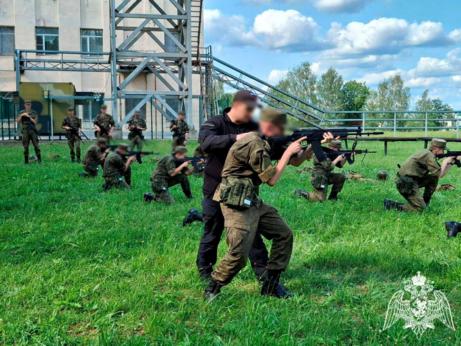 Сотрудники спецподразделения подмосковного главка Росгвардии организовали занятия по практической подготовке военнослужащих воздушно-космических сил Российской Федерации