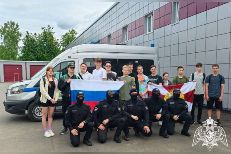 Подмосковные росгвардейцы продолжают акцию «Каникулы с Росгвардией»