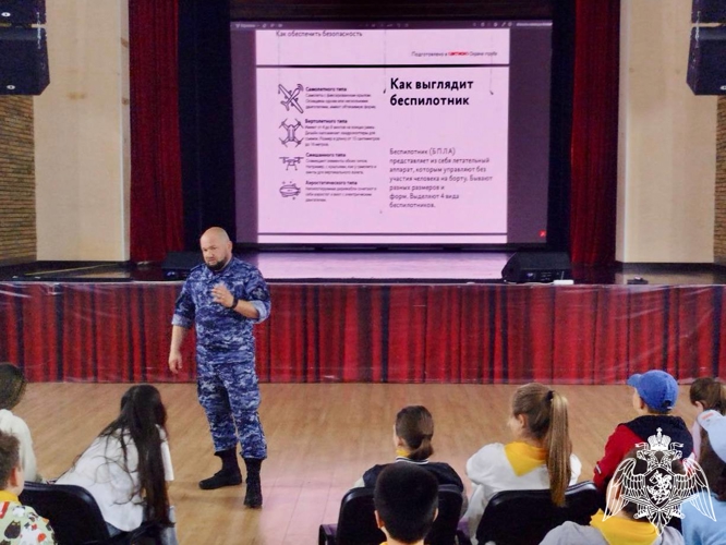 Росгвардейцы продолжают акцию «Каникулы с Росгвардией»