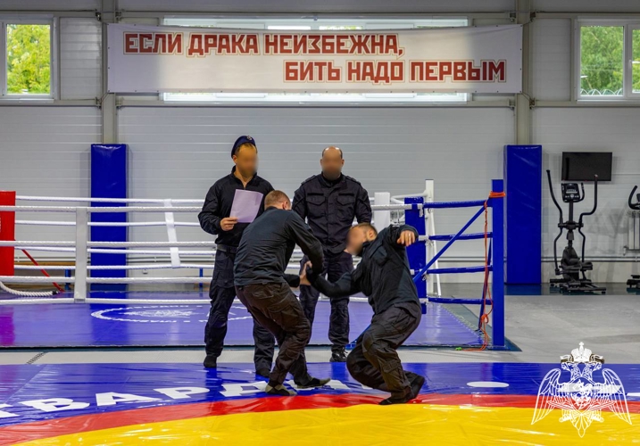 Сотрудники спецподразделений подмосковного главка Росгвардии приняли участие в квалификационных испытаниях на право ношения знака отличия полицейского спецназа 2-й степени