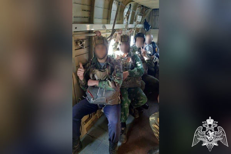 В День парашютиста героем рубрики «Знай наших» стал сотрудник СОБР «Булат» Главного управления Росгвардии по Московской области Александр Г.