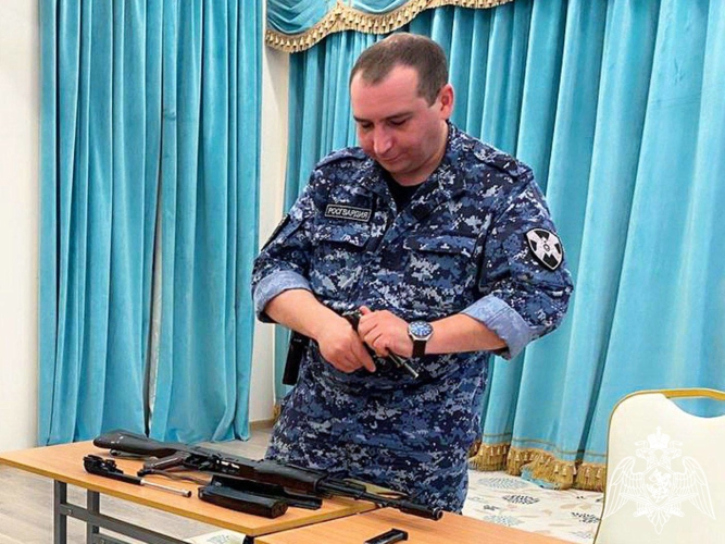В Подмосковье сотрудники Росгвардии провели урок мужества для воспитанников детского сада 
