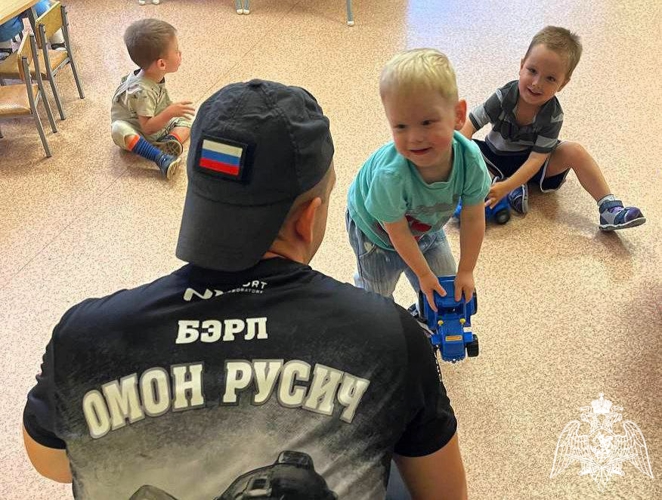 Сотрудники ОМОН "Русич" Главного управления Росгвардии по Московской области посетили специализированный дом ребёнка