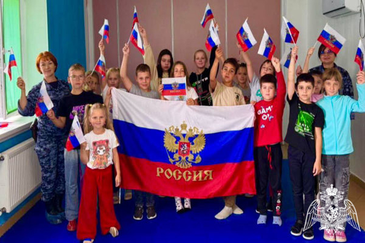 В Подмосковье сотрудники Росгвардии организовали мероприятие, посвященное Дню государственного флага Российской Федерации