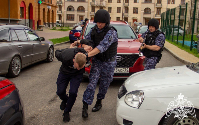 В Подмосковье росгвардейцы продемонстрировали эффективную защиту от автоугона и агрессивных водителей