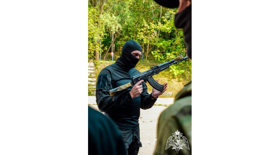 В День военного медика героем нашей рубрики "Знай наших" стал офицер СОБР "Гюрза" Главного управления Росгвардии по Московской области лейтенант полиции Игорь Г.