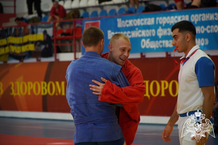 В Москве в спортивном комплексе столичного главка Росгвардии прошел чемпионат Центрального округа по самбо и боевому самбо, посвященный Году защитника Отечества