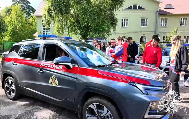 Росгвардейцы провели урок мужества для подрастающего поколения в Подмосковье