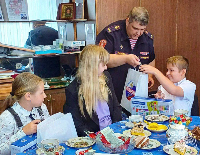 В Подмосковье росгвардейцы поздравили будущих школьников с началом учебного года