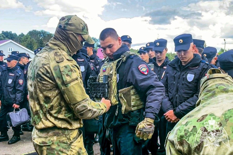 Бойцы подмосковного спецподразделения провели учебные мероприятия для курсантов МВД