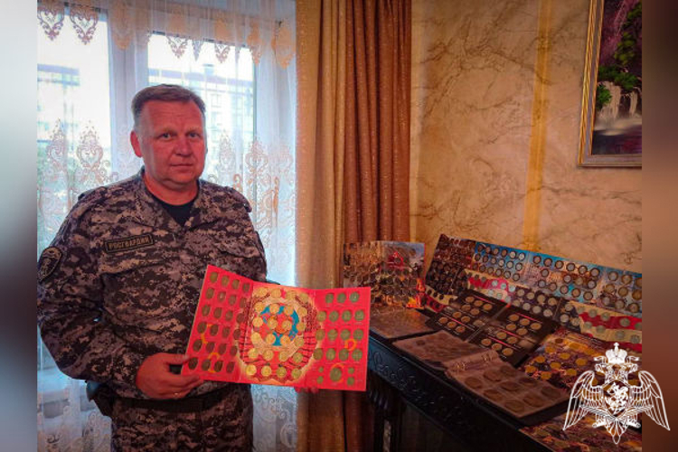 В День коллекционера героем рубрики «Знай наших» стал сотрудник Коломенского отдела вневедомственной охраны подмосковного главка Росгвардии, прапорщик полиции Олег В. 