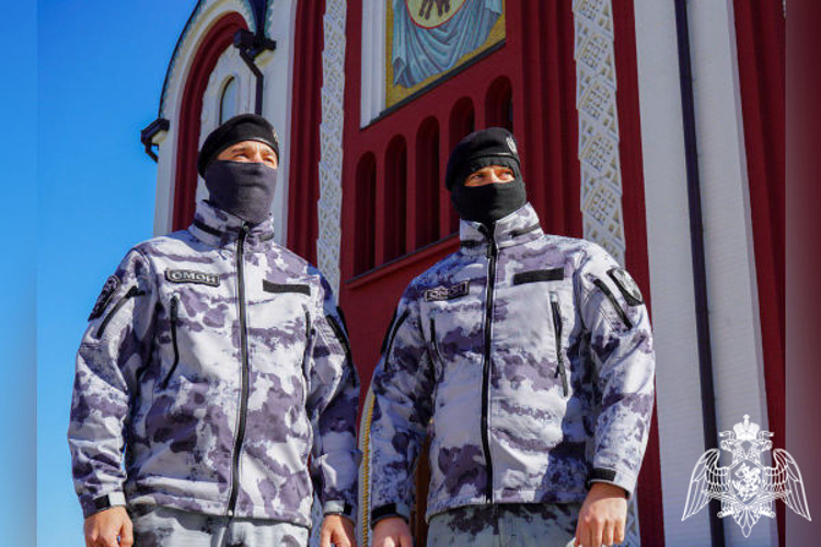 Сотрудники подмосковного главка Росгвардии приняли участие в обеспечении правопорядка при передаче священной иконы в Главный храм Росгвардии