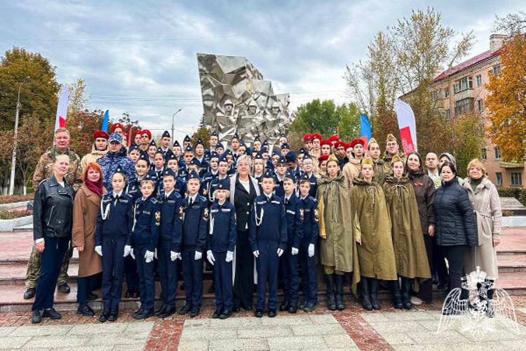 В Подмосковье росгвардейцы и кадеты почтили память подвигов подольских курсантов