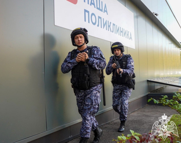 В Подмосковье сотрудники Росгвардии провели учения по обеспечению безопасности объекта здравоохранения