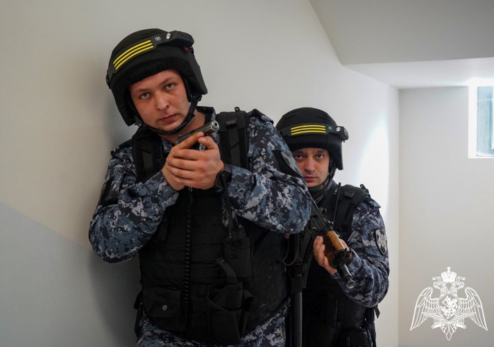 В Подмосковье сотрудники Росгвардии провели учения по обеспечению безопасности объекта здравоохранения