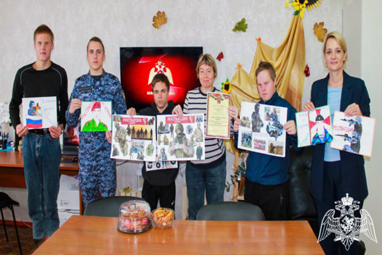 Росгвардейцы провели патриотическое занятие для воспитанников центра реабилитации в Подмосковье 