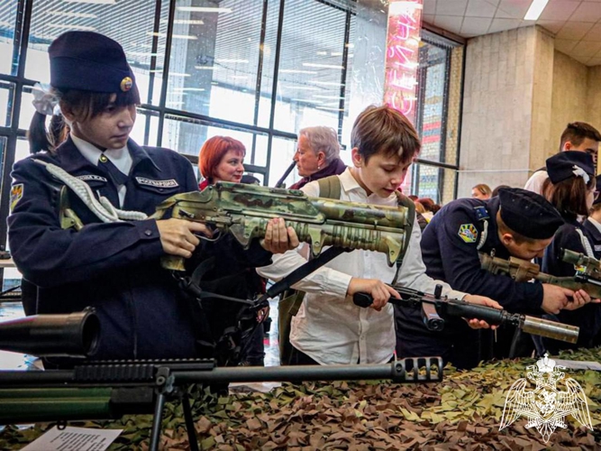 Подмосковные росгвардейцы познакомили юных жителей региона со своей профессией в рамках акции «Один день с Росгвардией»