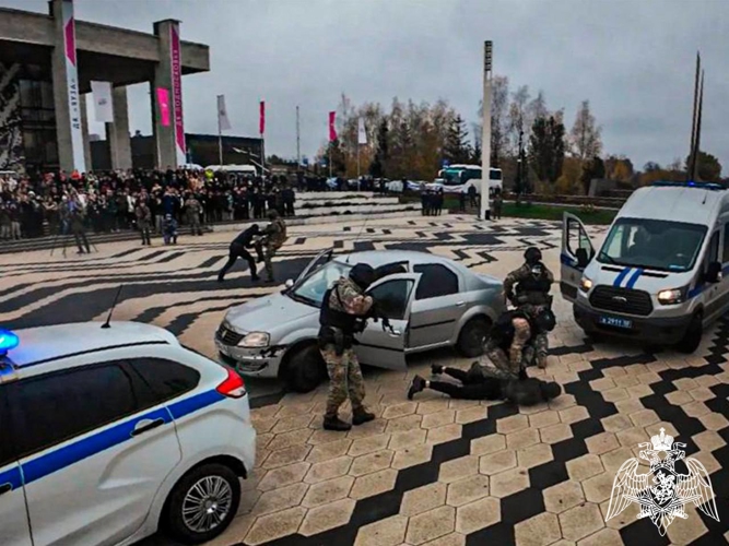 Подмосковные росгвардейцы познакомили юных жителей региона со своей профессией в рамках акции «Один день с Росгвардией»