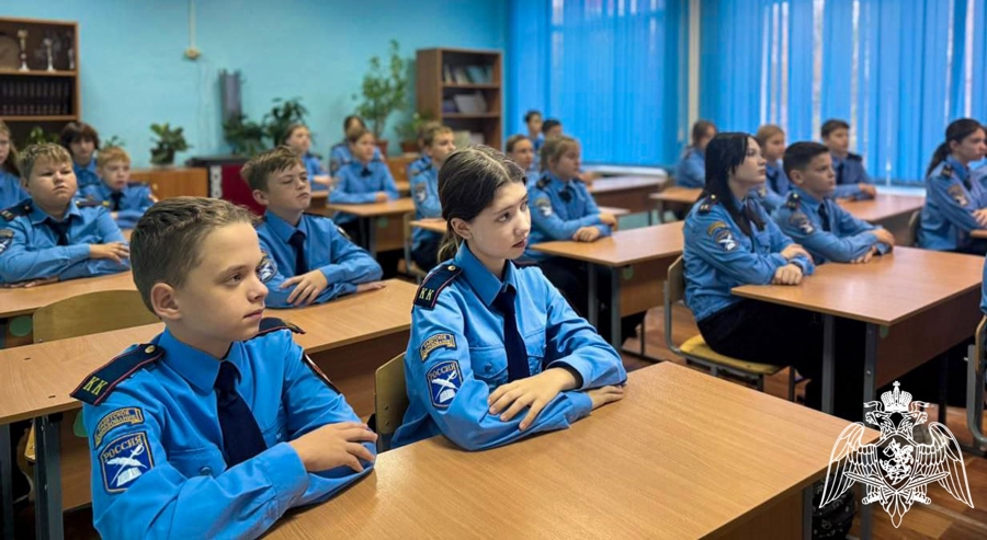 Сотрудники Росгвардии провели урок мужества и конкурс рисунков 