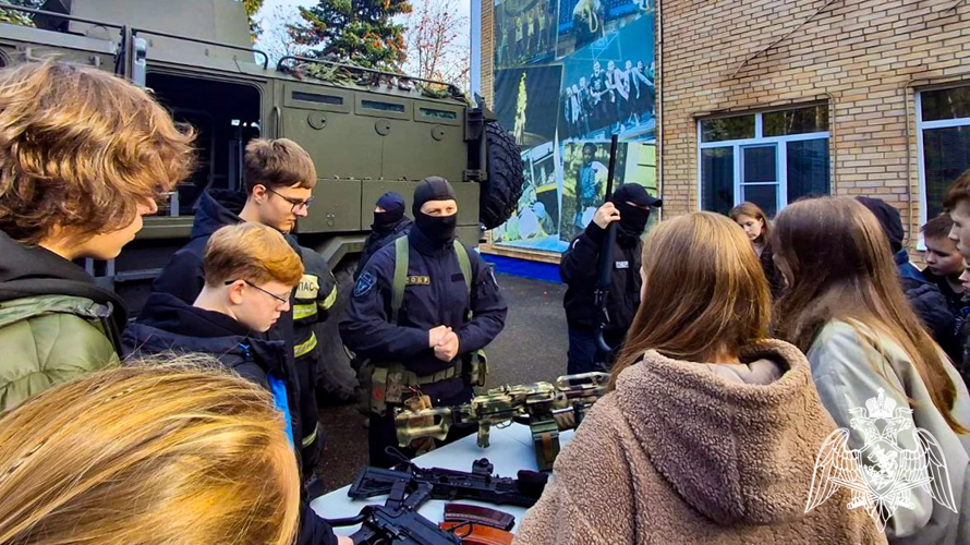 В Подмосковье сотрудники спецподразделения Росгвардии приняли участие в организации военно-патриотического форума