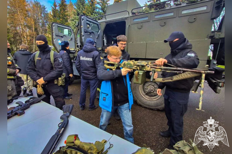 В Подмосковье сотрудники спецподразделения Росгвардии приняли участие в организации военно-патриотического форума