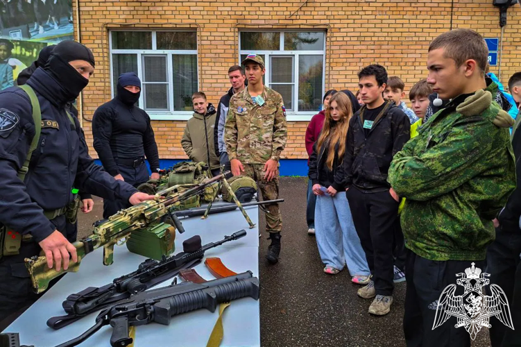 В Подмосковье сотрудники спецподразделения Росгвардии приняли участие в организации военно-патриотического форума