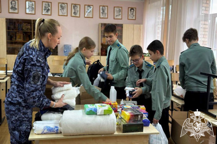 Подмосковные росгвардейцы передали гуманитарную помощь участникам специальной военной операции