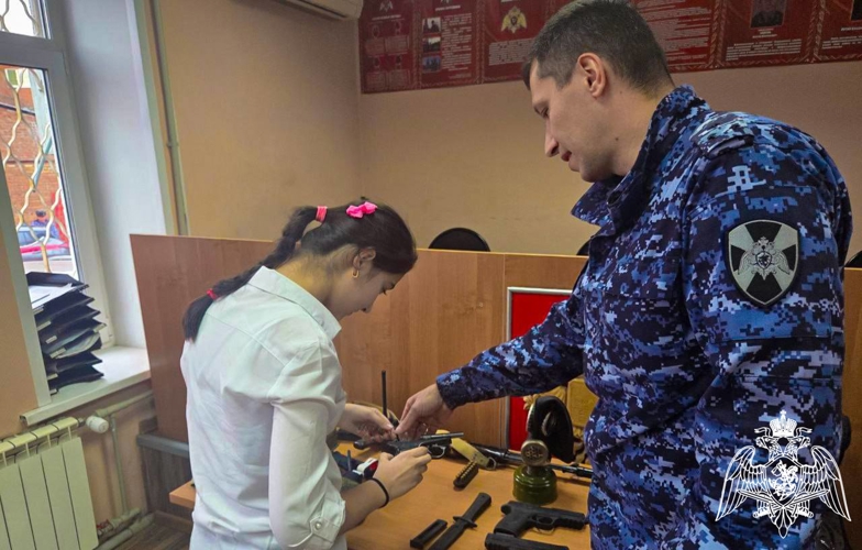 Росгвардейцы провели урок мужества для учеников