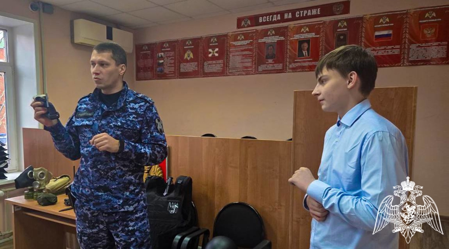 Росгвардейцы провели урок мужества для учеников