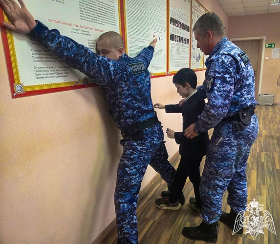 Росгвардейцы провели урок мужества для учеников