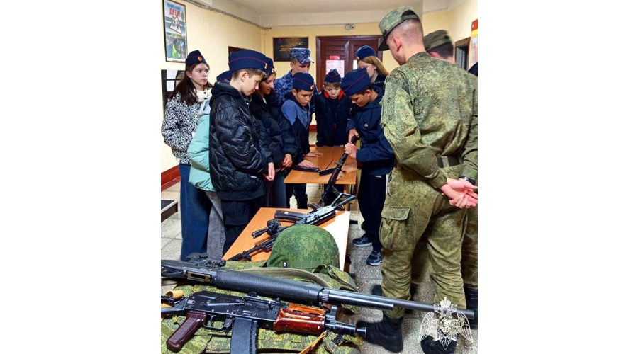 Росгвардейцы организовали экскурсию для кадетов в Подмосковье