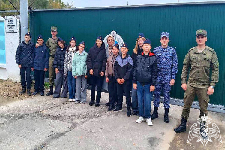 Росгвардейцы организовали экскурсию для кадетов в Подмосковье
